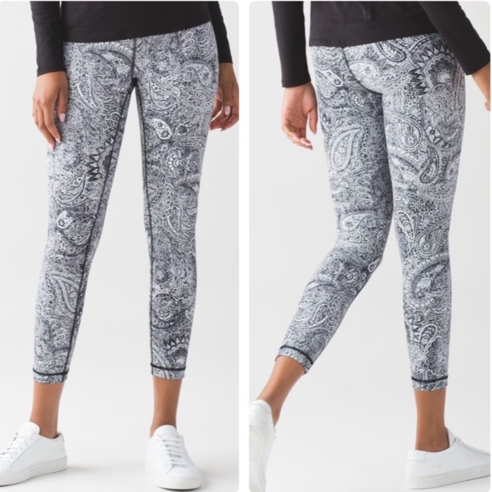 $98 Lululemon High Times Pant leggings in Antique Paisley White Black size 2